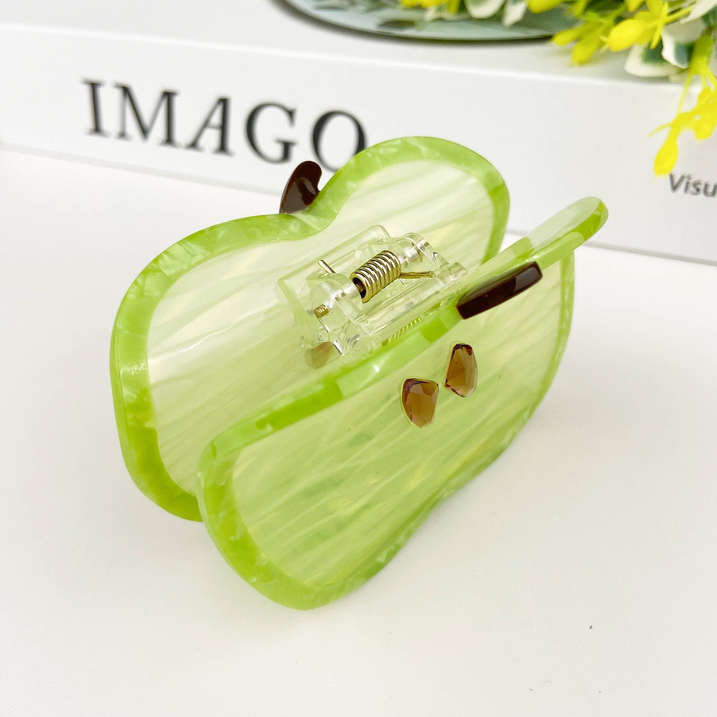 Apple claw hair clip
