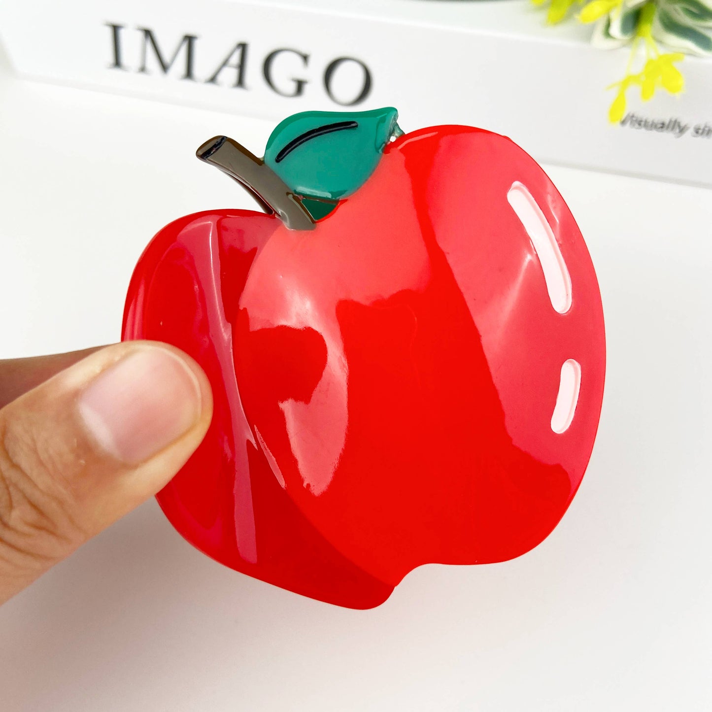 Apple claw hair clip