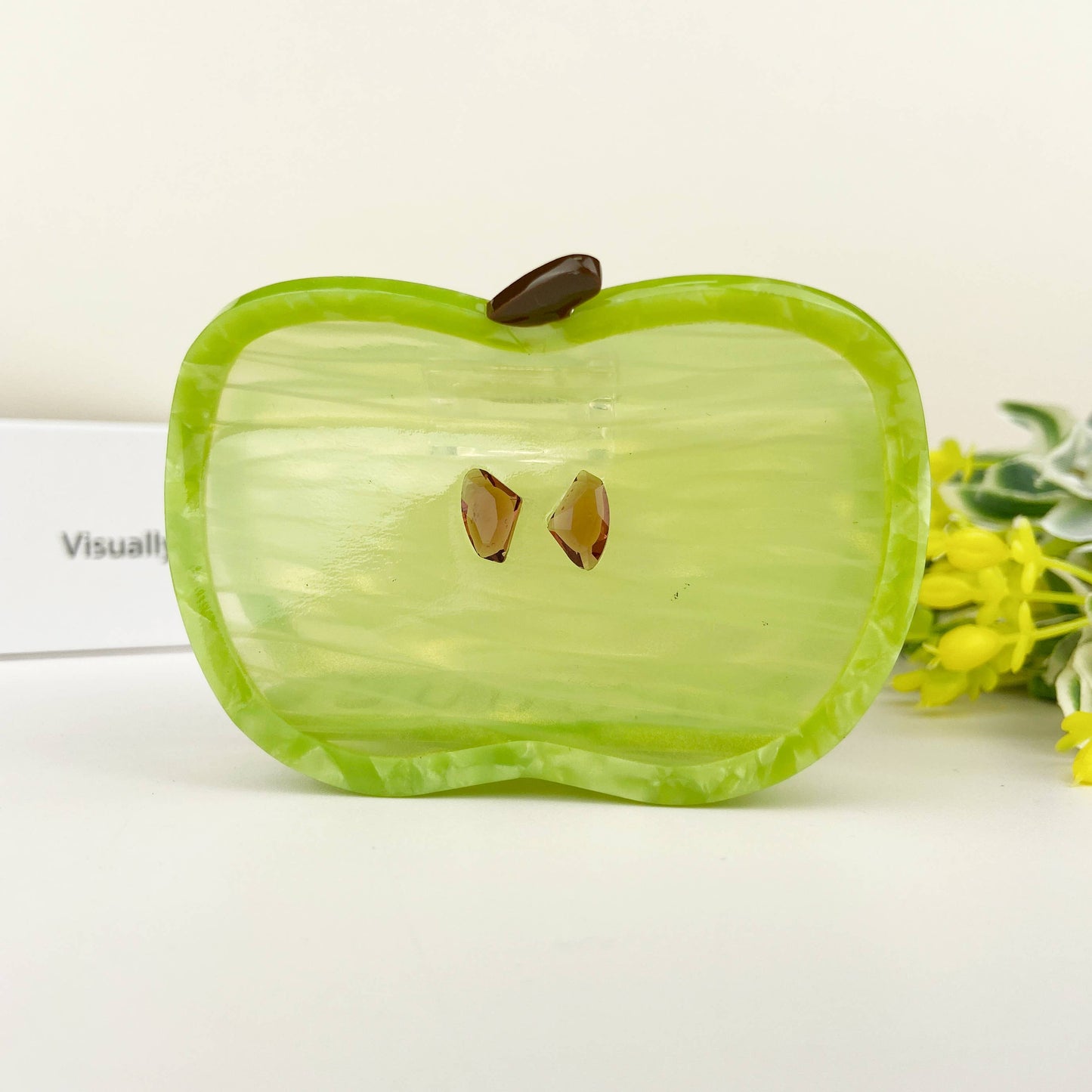 Apple claw hair clip