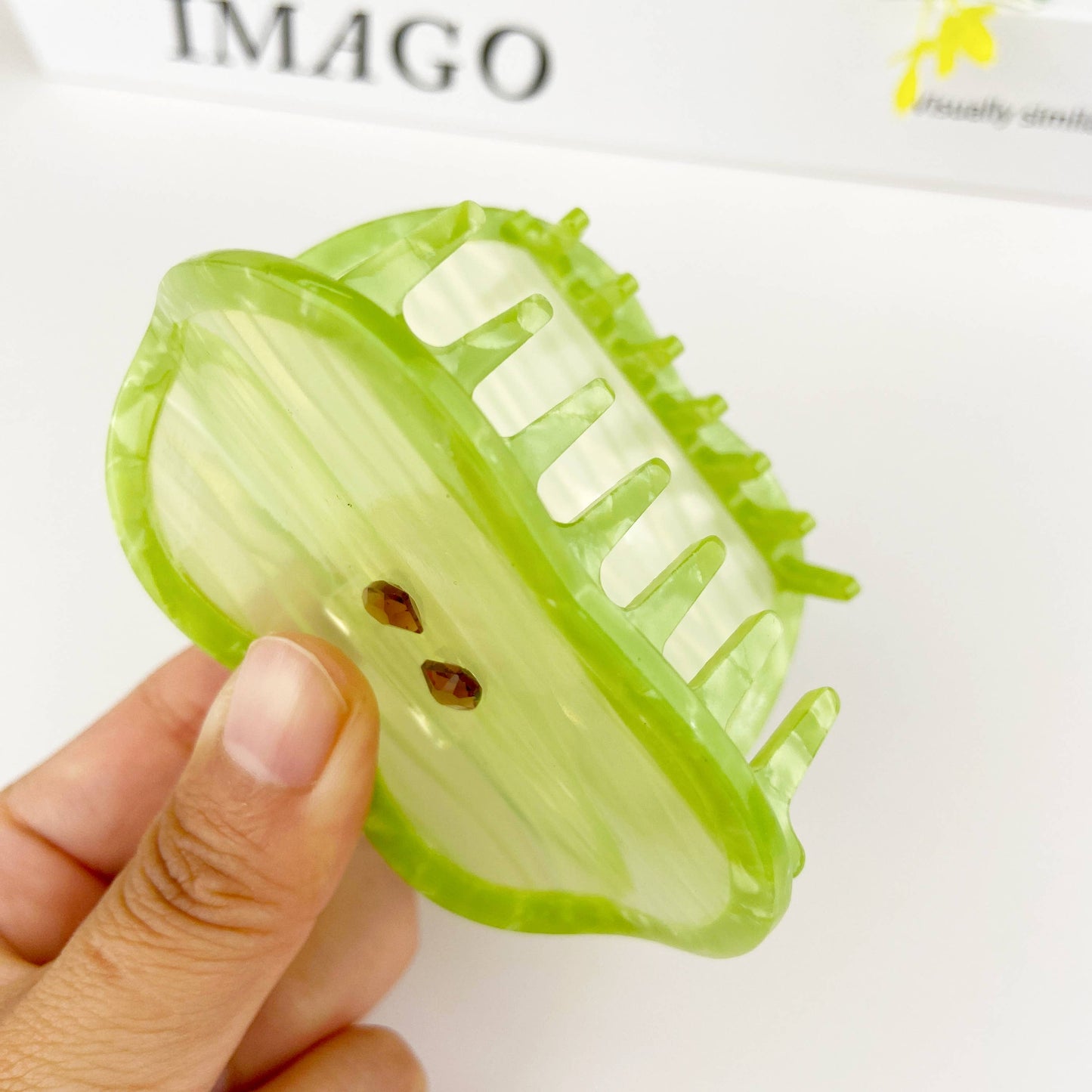 Apple claw hair clip